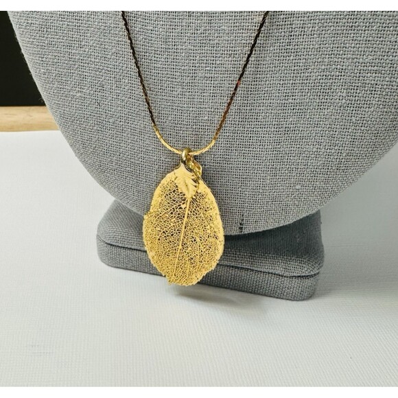 Vintage Gold Electroplated Real Leaf Pendant Necklace 24" Fine Fillagree Texture - Picture 6 of 14